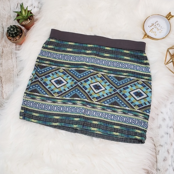 American Eagle Outfitters Dresses & Skirts - American Eagle Outfitters Aztec Mini Skirt GUC